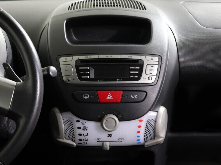 Peugeot 107, 1.0 л, Робот, 2012 фото 2