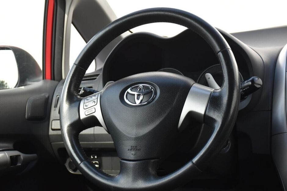 Toyota Auris, 1.6 л, Робот, 2008 фото 2