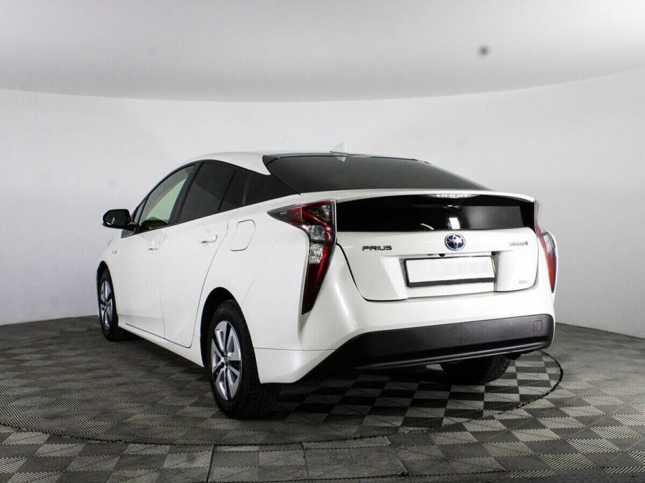 Toyota Prius, 1.8 л, АТ, 2016 фото 6