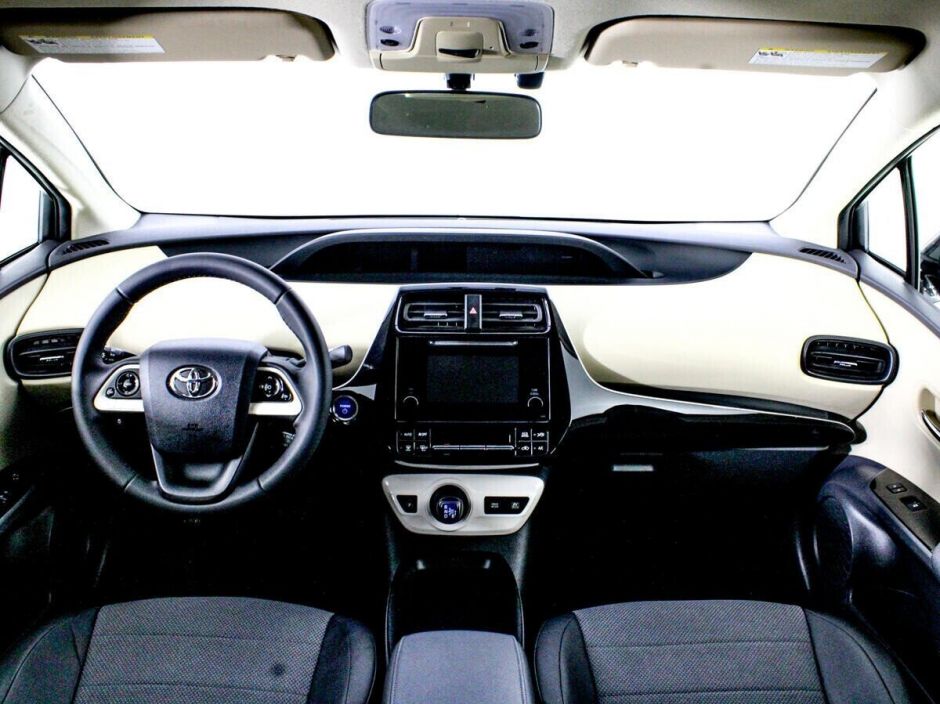 Toyota Prius, 1.8 л, АТ, 2016 фото 9