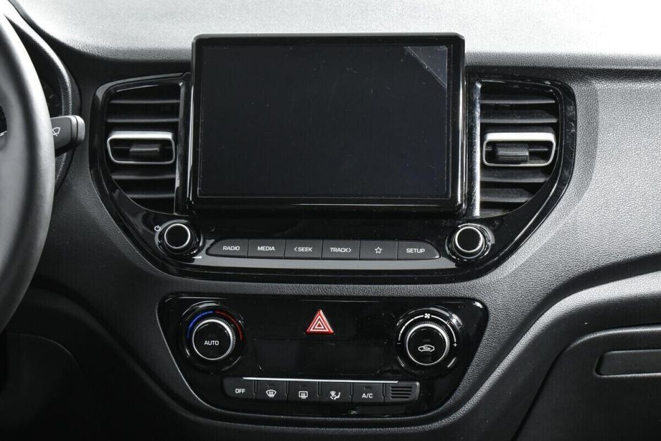 Hyundai Solaris, 1.6 л, АТ, 2021 фото 2