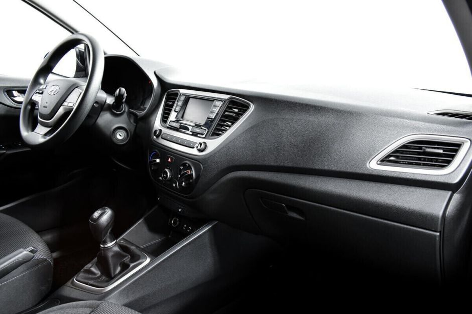 Hyundai Solaris, 1.6 л, МТ, 2018 фото 11