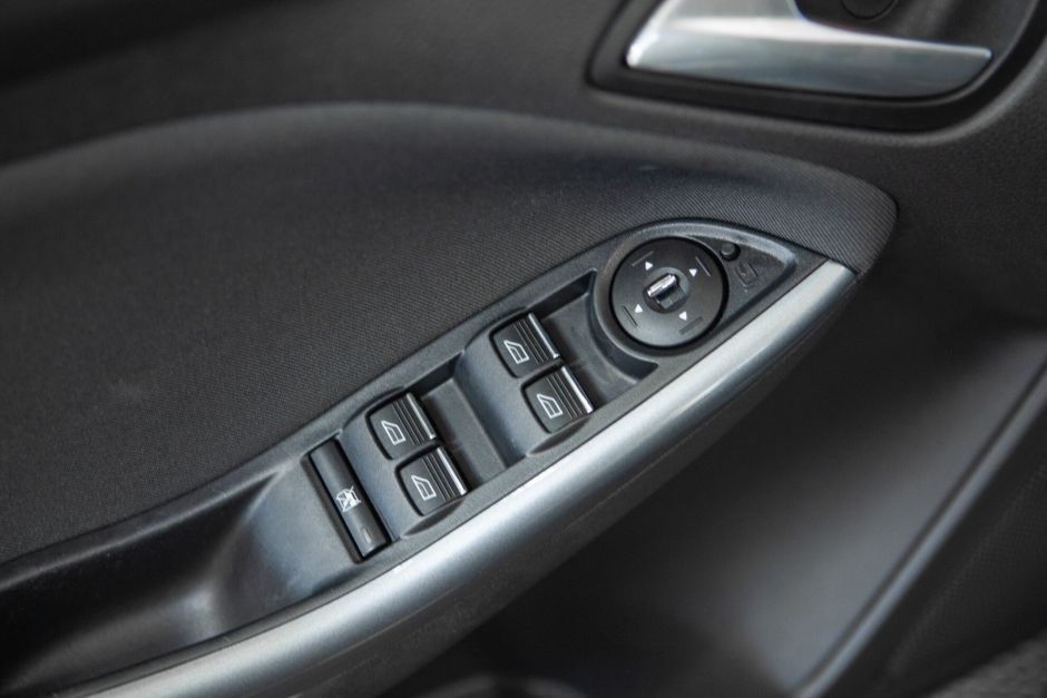 Ford Focus Titanium, 1.6 л, Робот, 2011 фото 11