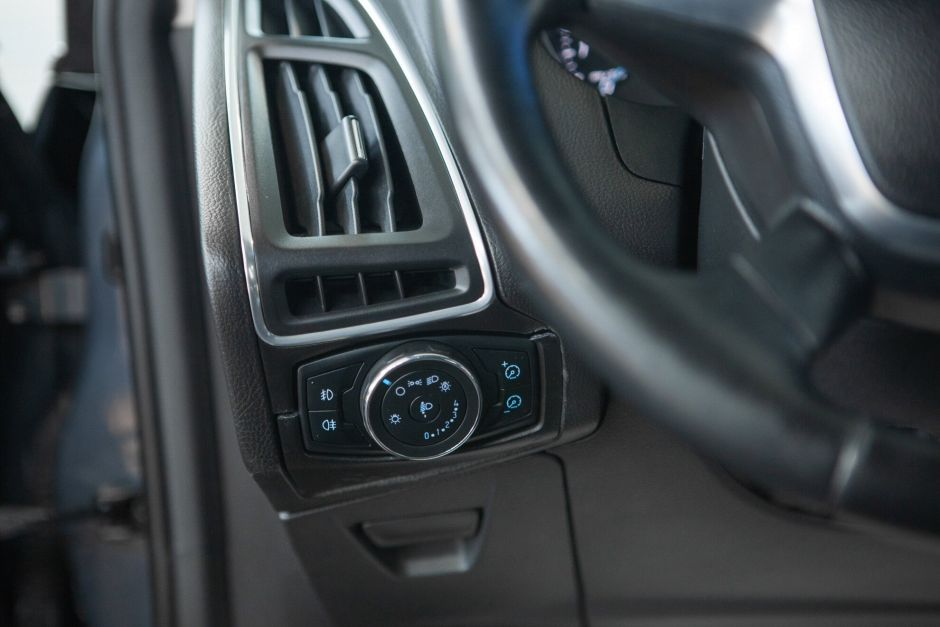 Ford Focus Titanium, 1.6 л, Робот, 2011 фото 14