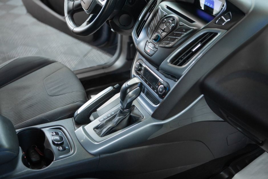 Ford Focus Titanium, 1.6 л, Робот, 2011 фото 2