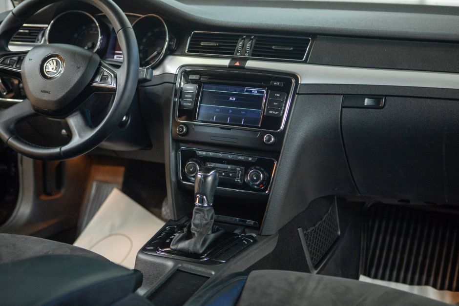 Skoda Superb, 1.8 л, Робот, 2015 фото 16