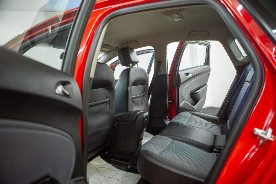 Opel Astra, 1.6 л, АТ, 2013 фото 8