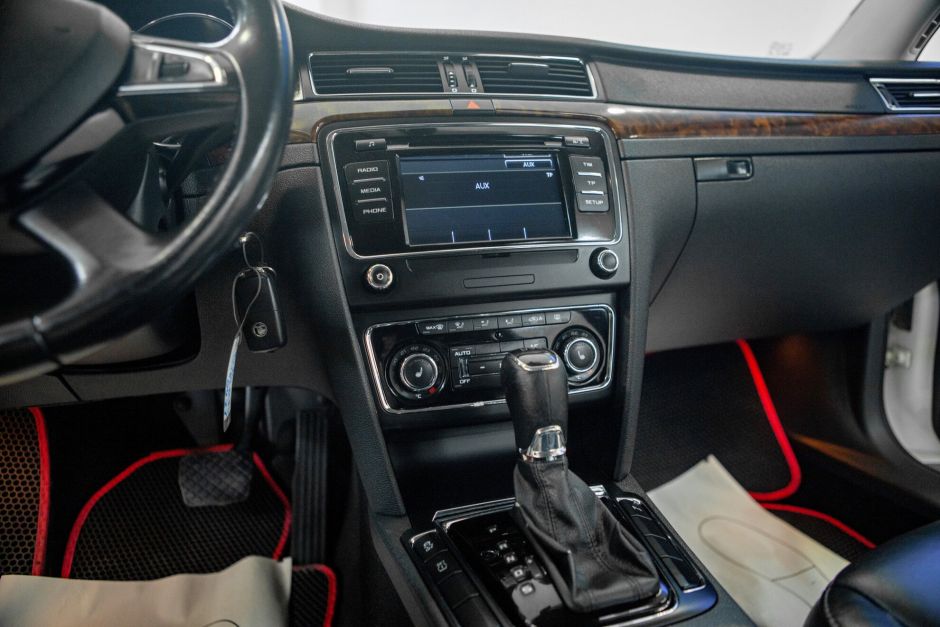 Skoda Superb, 1.8 л, Робот, 2013 фото 13