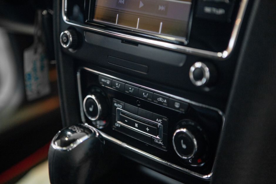 Skoda Superb, 1.8 л, Робот, 2013 фото 16