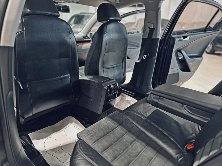 Volkswagen Passat, 1.8 л, Робот, 2010 фото 8