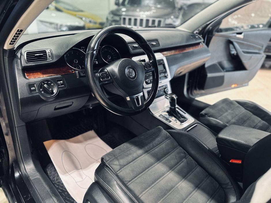 Volkswagen Passat, 1.8 л, Робот, 2010 фото 9