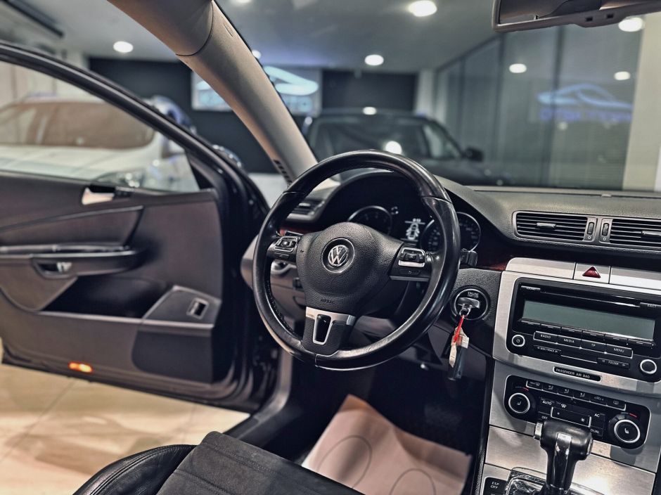 Volkswagen Passat, 1.8 л, Робот, 2010 фото 12