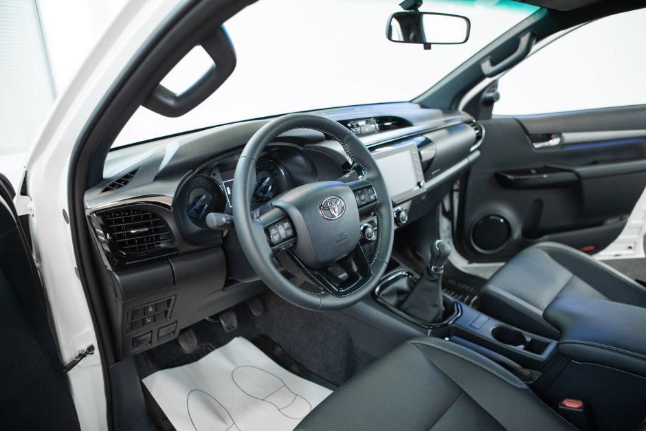 Toyota Hilux, 2.4 л, МТ, 2022 фото 8