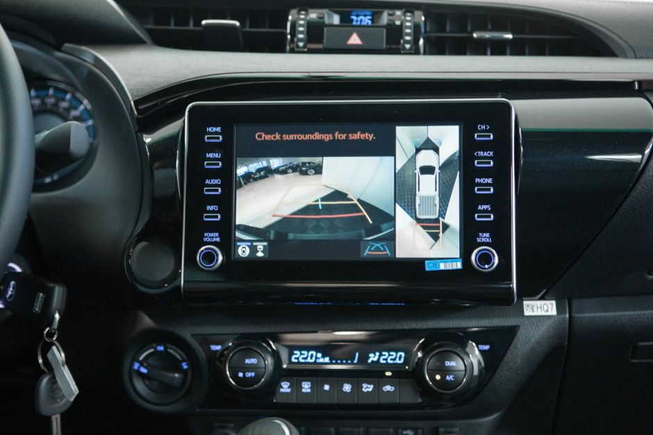 Toyota Hilux, 2.4 л, МТ, 2022 фото 14