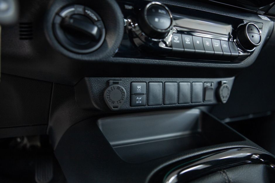 Toyota Hilux, 2.4 л, МТ, 2022 фото 15