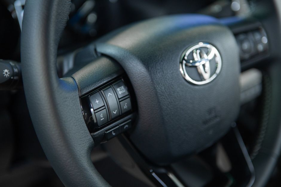 Toyota Hilux, 2.4 л, МТ, 2022 фото 17