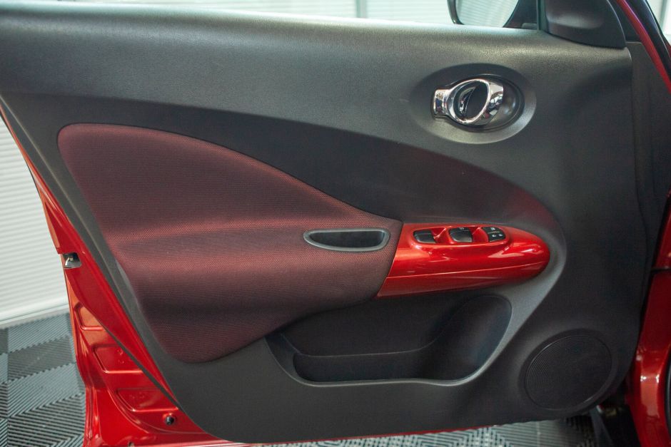 Nissan Juke, 1.6 л, Вариатор, 2012 фото 2