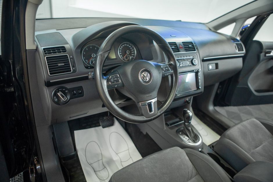 Volkswagen Touran, 1.4 л, Робот, 2011 фото 13