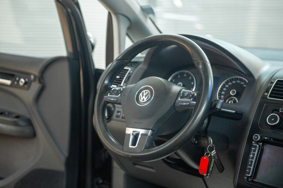Volkswagen Touran, 1.4 л, Робот, 2011 фото 17