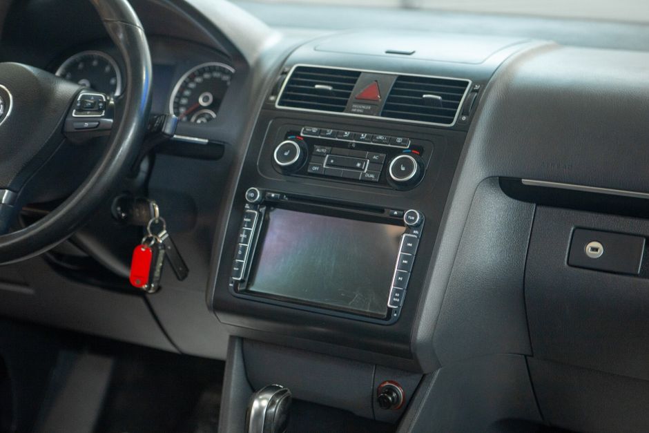 Volkswagen Touran, 1.4 л, Робот, 2011 фото 18