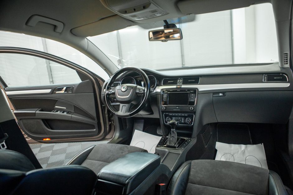 Skoda Superb, 1.9 л, Робот, 2010 фото 7