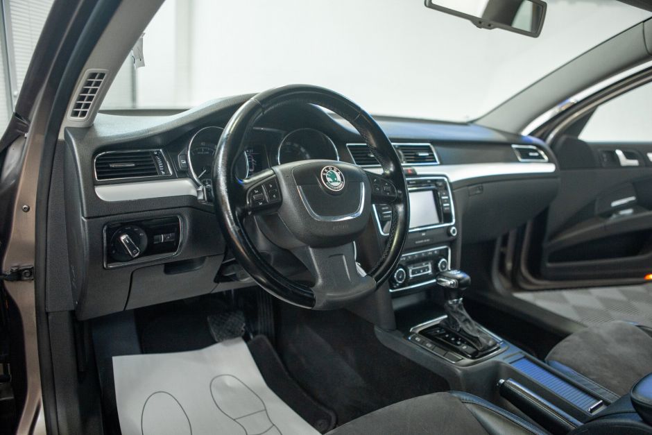 Skoda Superb, 1.9 л, Робот, 2010 фото 12