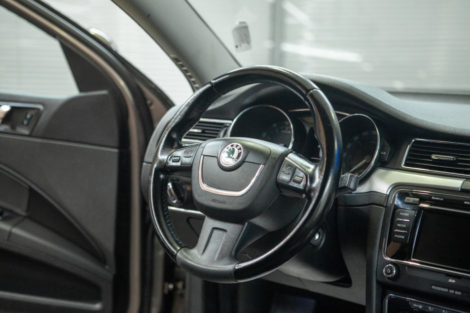Skoda Superb, 1.9 л, Робот, 2010 фото 14