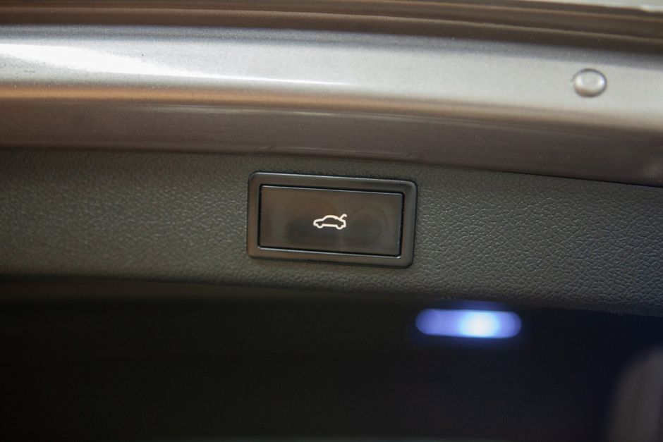 Skoda Superb, 1.9 л, Робот, 2010 фото 1