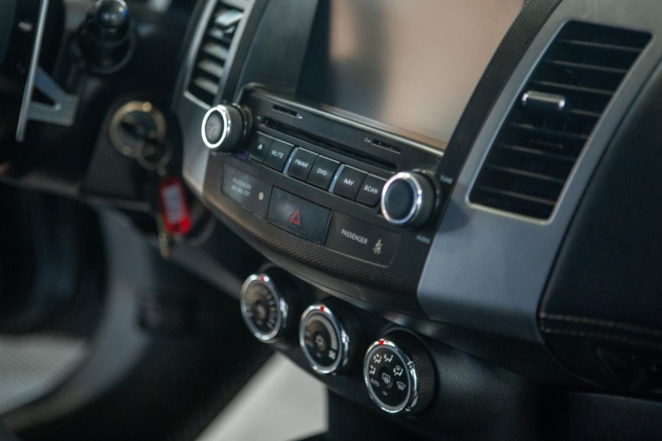 Mitsubishi Outlander, 2.0 л, Вариатор, 2011 фото 1