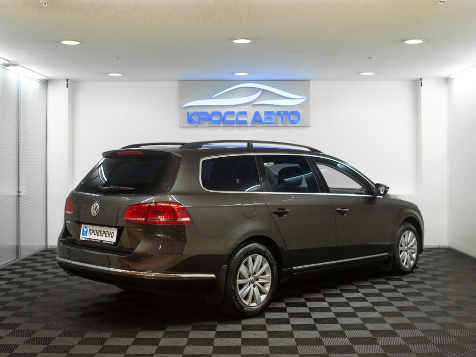 Volkswagen Passat, 1.8 л, Робот, 2014 фото 4