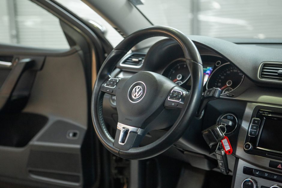 Volkswagen Passat, 1.8 л, Робот, 2014 фото 13