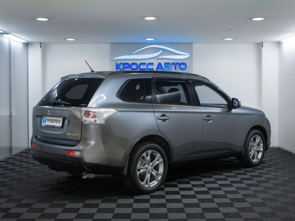 Mitsubishi Outlander, 2.4 л, Вариатор, 2012 фото 4