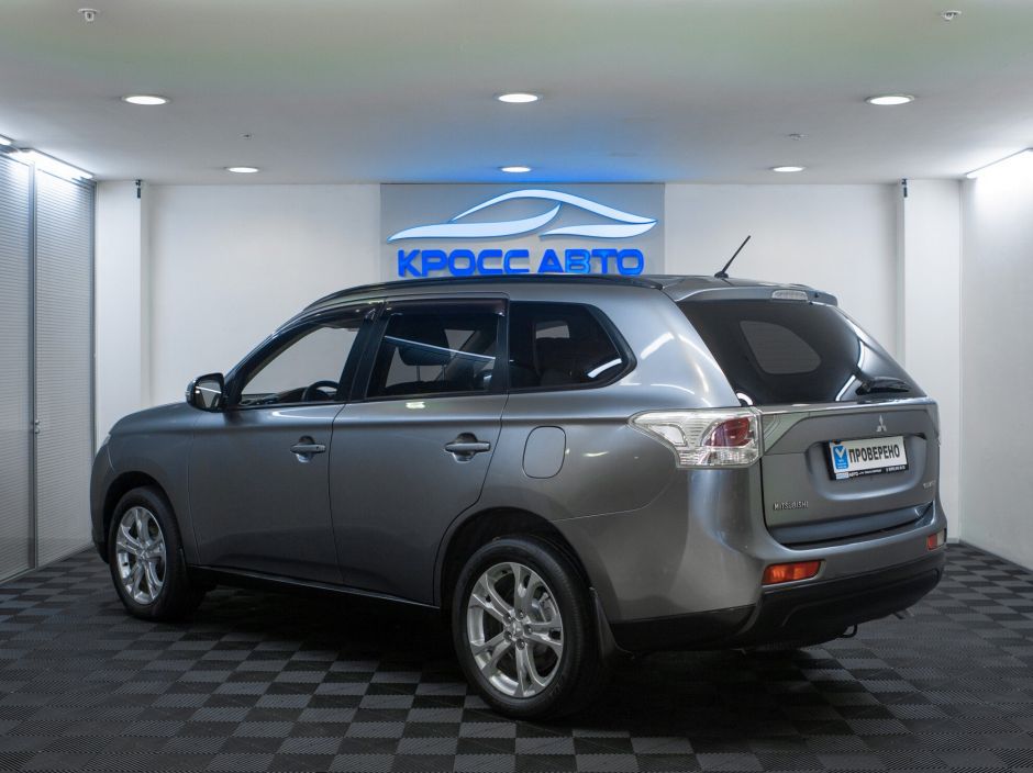 Mitsubishi Outlander, 2.4 л, Вариатор, 2012 фото 6