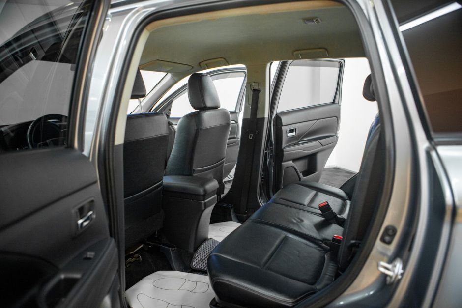 Mitsubishi Outlander, 2.4 л, Вариатор, 2012 фото 8