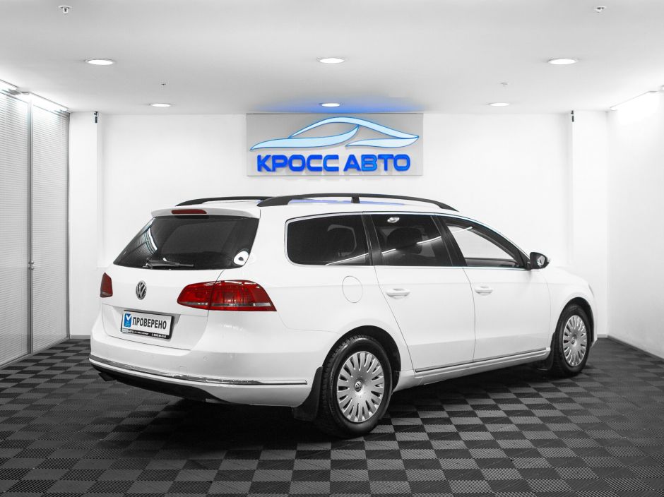 Volkswagen Passat, 1.8 л, Робот, 2011 фото 4