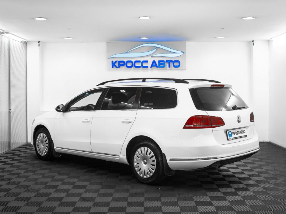 Volkswagen Passat, 1.8 л, Робот, 2011 фото 6
