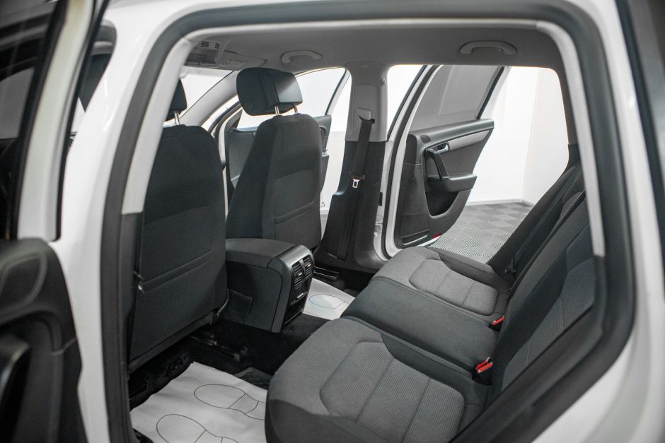 Volkswagen Passat, 1.8 л, Робот, 2011 фото 8