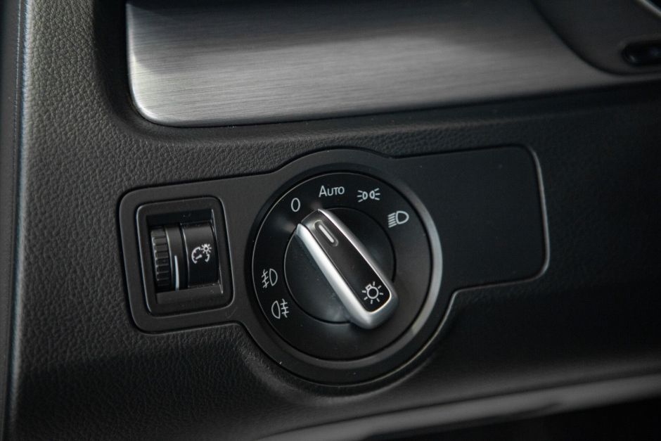 Volkswagen Passat, 1.8 л, Робот, 2011 фото 10