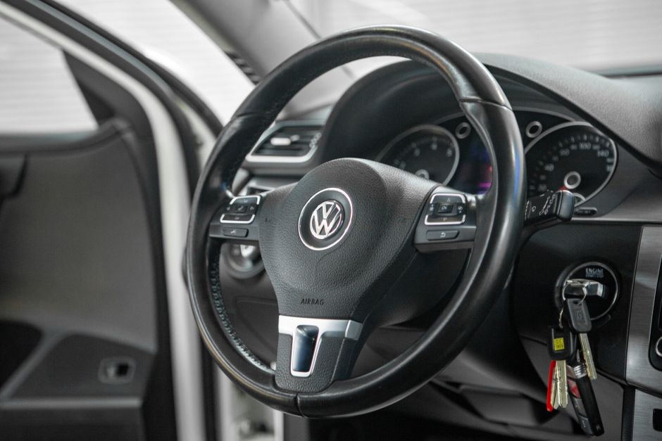Volkswagen Passat, 1.8 л, Робот, 2011 фото 11