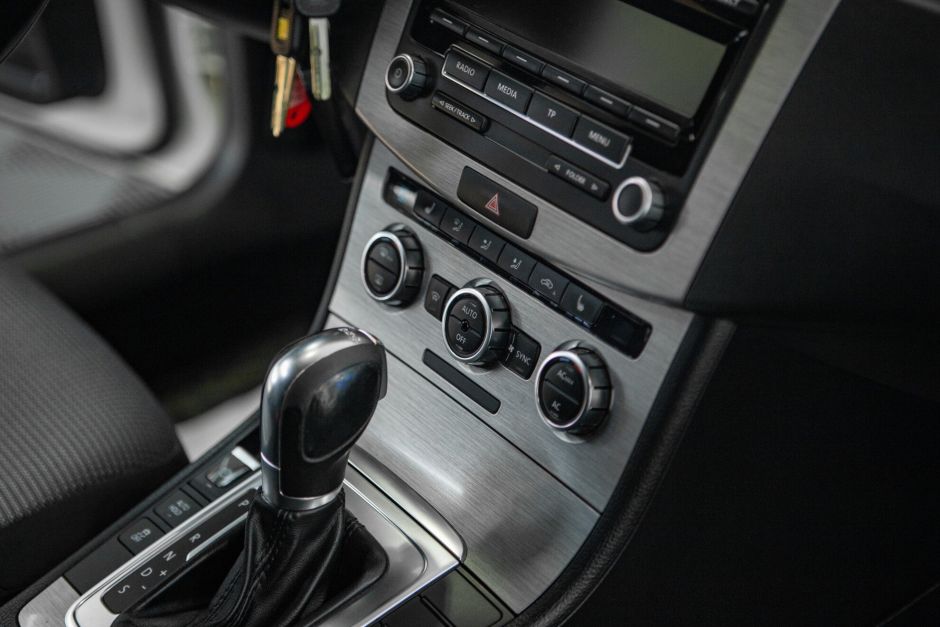 Volkswagen Passat, 1.8 л, Робот, 2011 фото 12