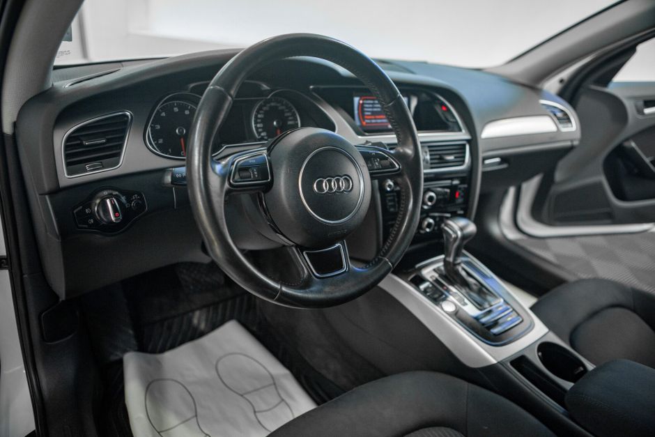 Audi A4, 1.8 л, Вариатор, 2012 фото 7