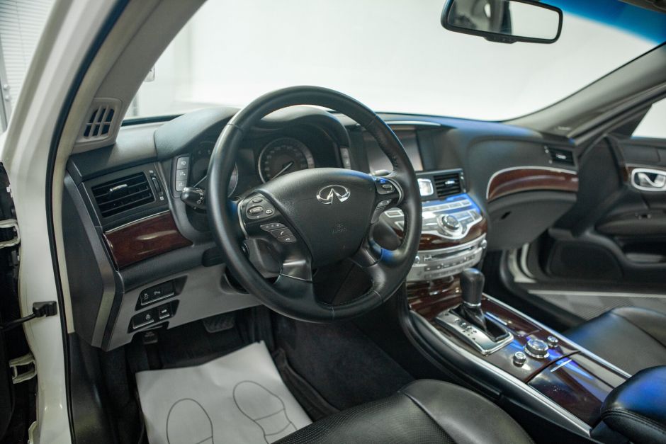 Infiniti Q70, 2.5 л, АТ, 2015 фото 9