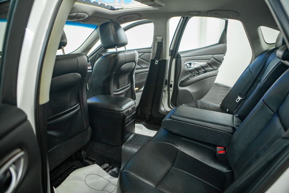 Infiniti Q70, 2.5 л, АТ, 2015 фото 1