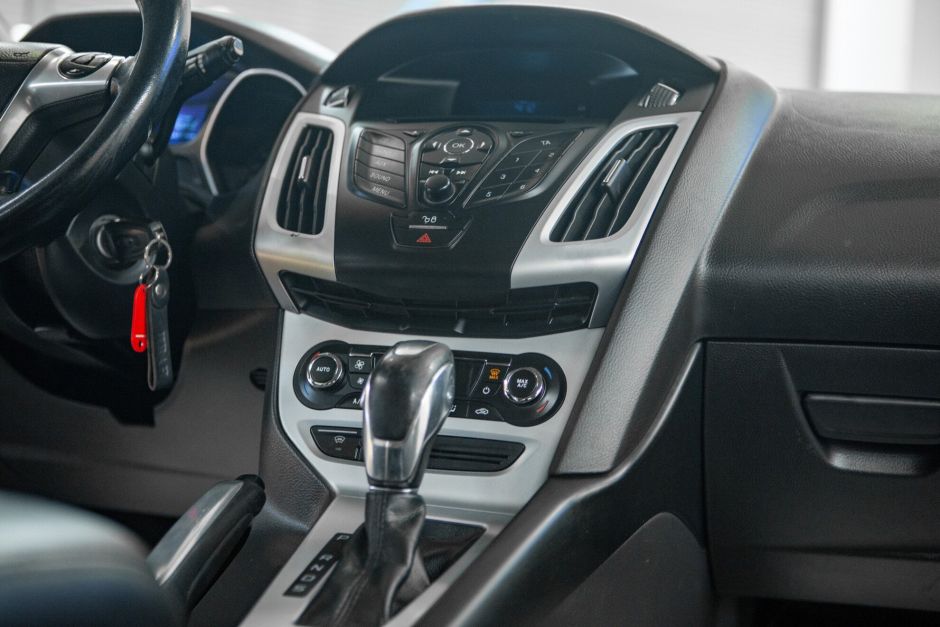 Ford Focus, 1.6 л, Робот, 2012 фото 12