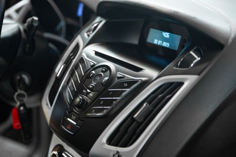 Ford Focus, 1.6 л, Робот, 2012 фото 13