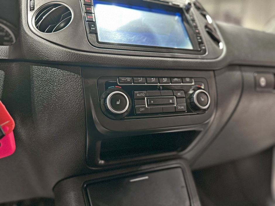 Volkswagen Tiguan, 2.0 л, АТ, 2010 фото 11