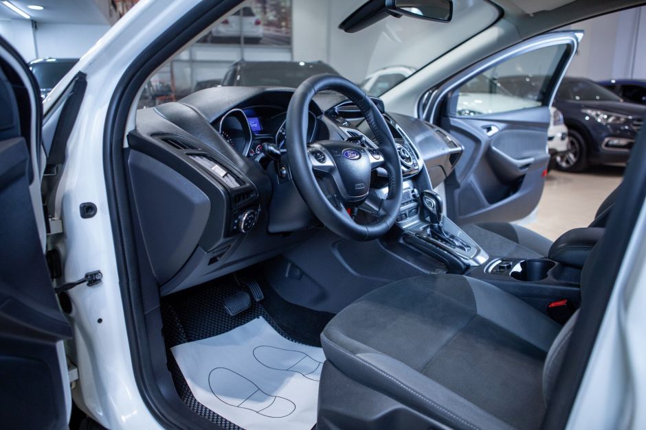 Ford Focus, 1.6 л, Робот, 2013 фото 9