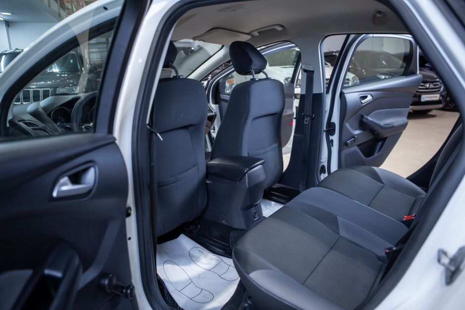 Ford Focus, 1.6 л, Робот, 2013 фото 1