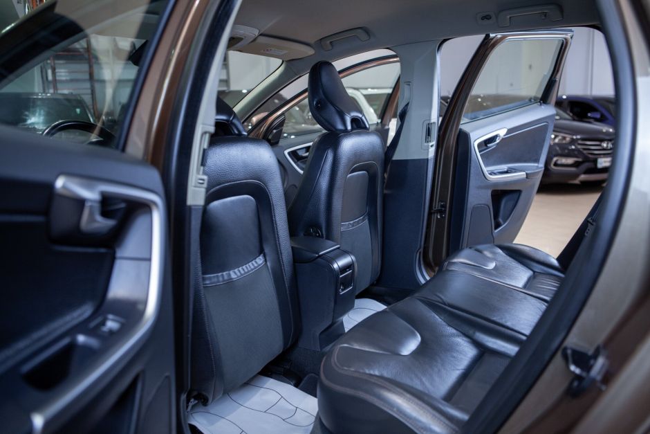 Volvo XC60, 2.4 л, АТ, 2010 фото 2