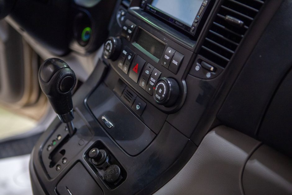 Kia Carnival, 3.0 л, АТ, 2008 фото 2